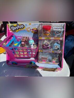 Shopkins Pink and Blue Mini Shopping Cart Playset with Collectible Packs